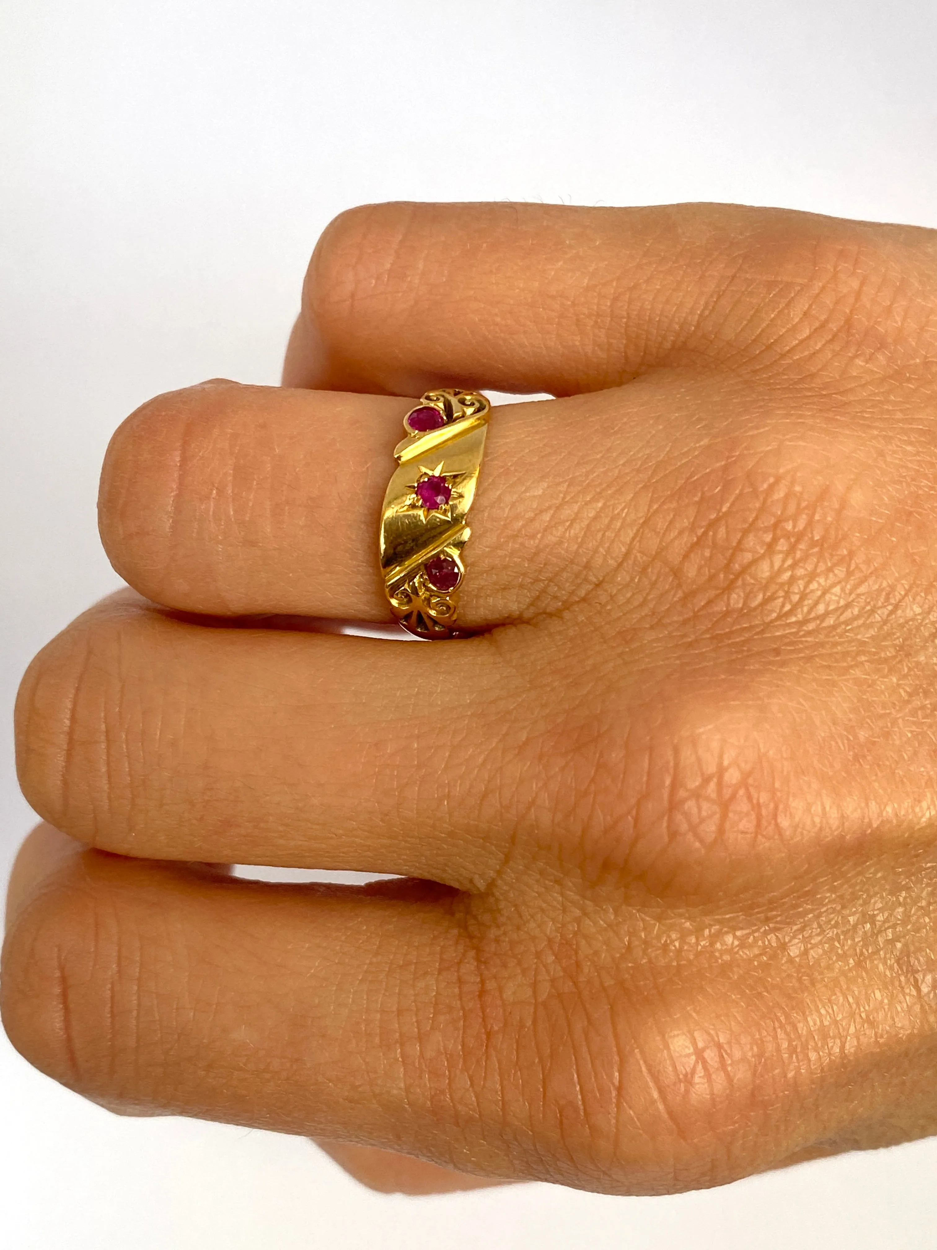 18ct Gold Antique, Edwardian, 18ct Gold Ruby Ring, Hallmarked for 1911