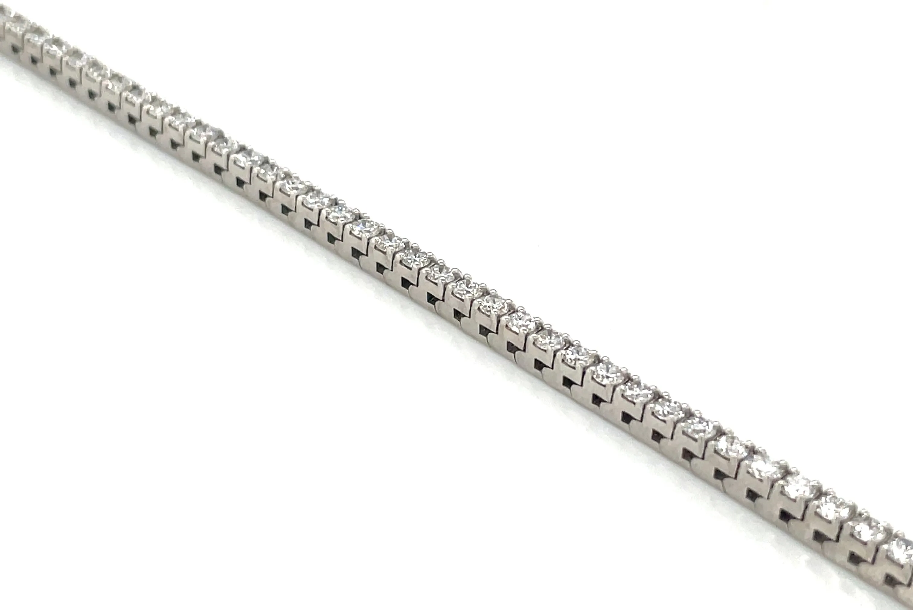 18ct White Gold Laboratory Grown 2.80ct Diamond Tennis Bracelet