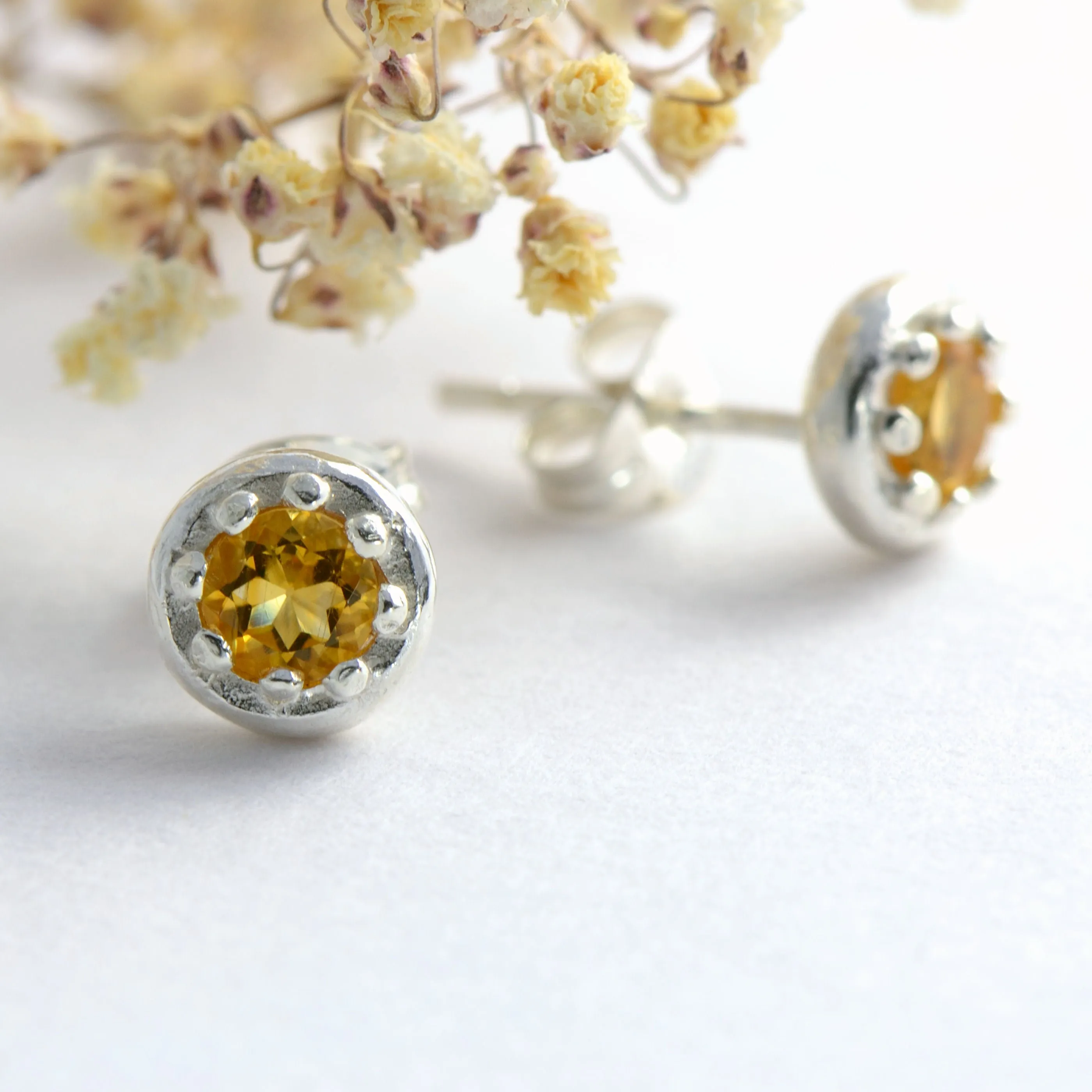 Citrine stud earrings - Crown basket frame stud earrings