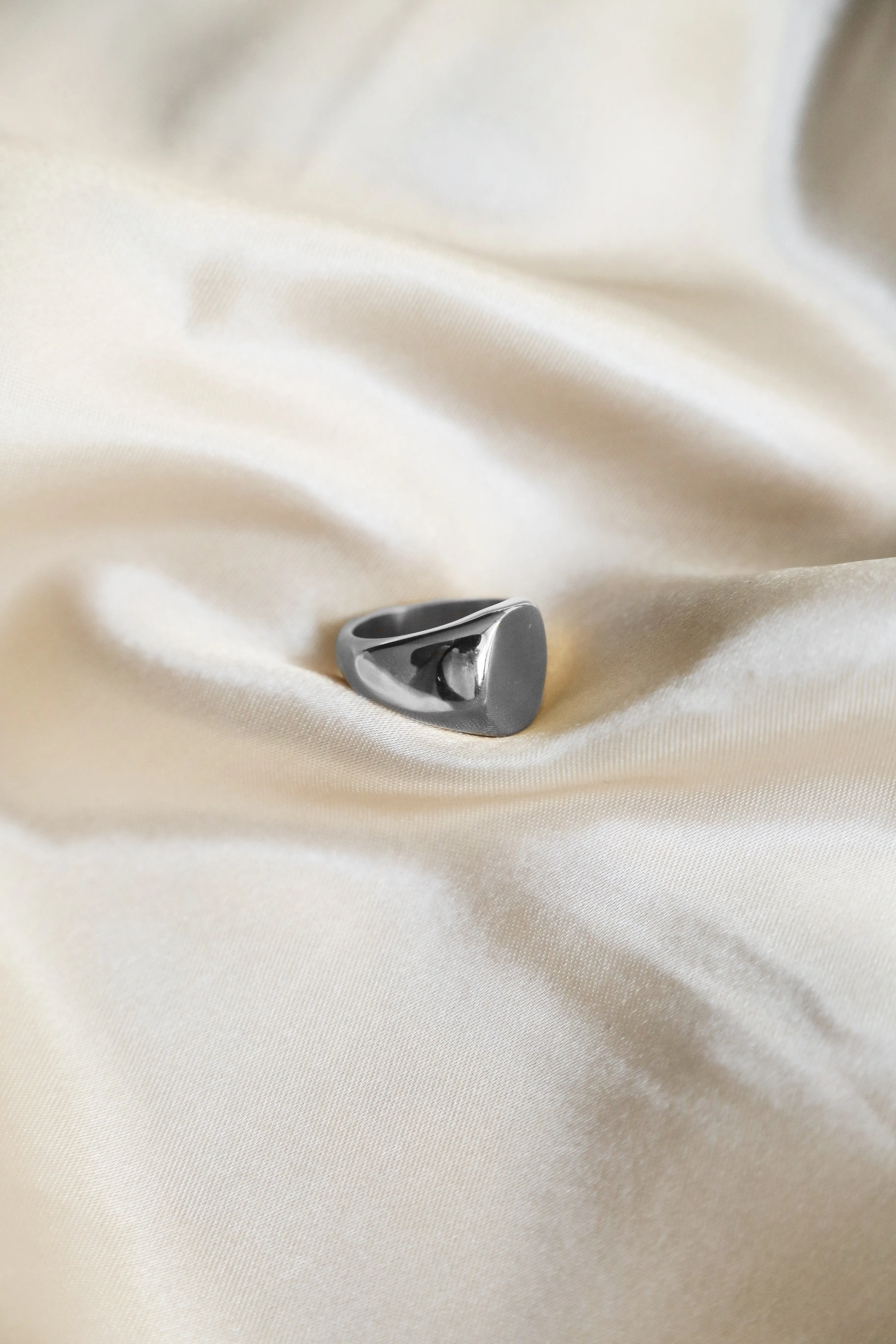 Dainty Signet Ring