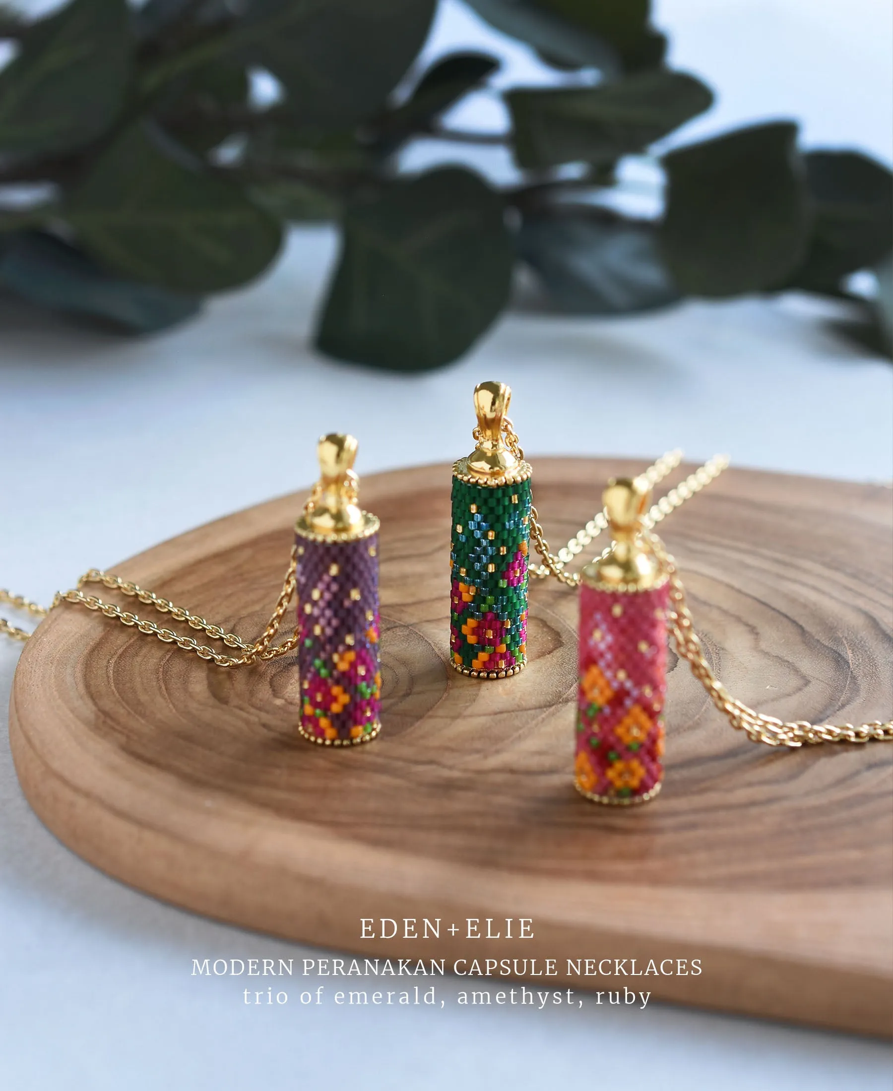 EDEN   ELIE Modern Peranakan capsule pendant necklace - emerald