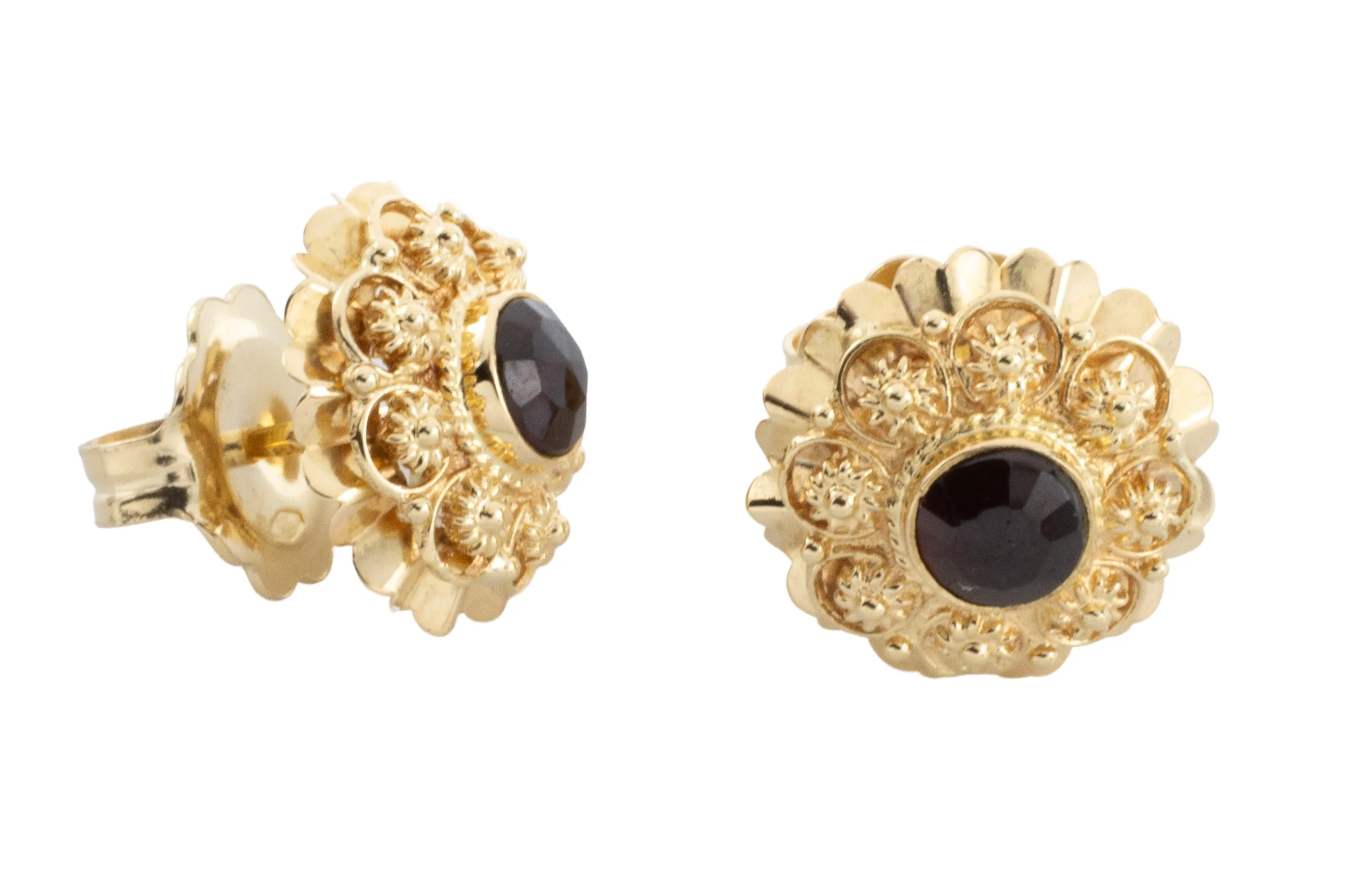 Garnet earrings in 14 carat gold