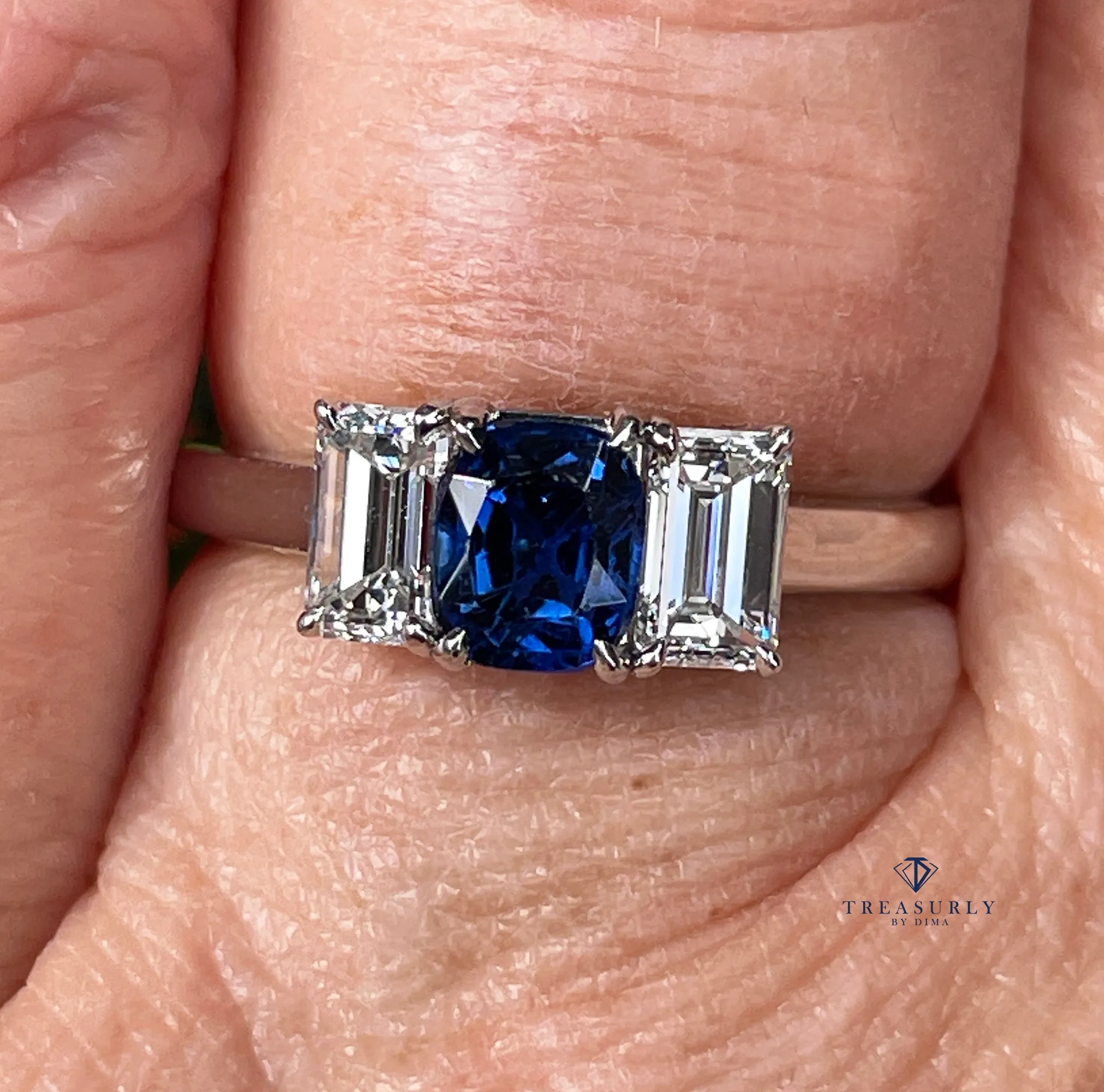 GIA Vintage TIFFANY & Co 1.75ctw No-Heat Blue Sapphire and Diamond 3 Stone Platinum Ring