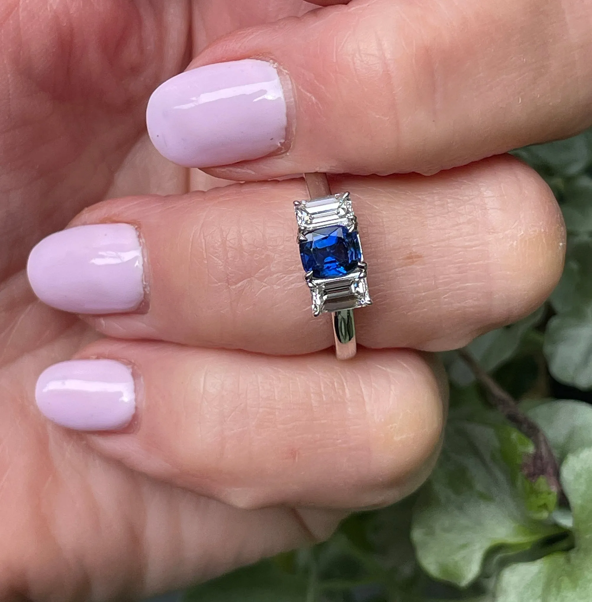 GIA Vintage TIFFANY & Co 1.75ctw No-Heat Blue Sapphire and Diamond 3 Stone Platinum Ring