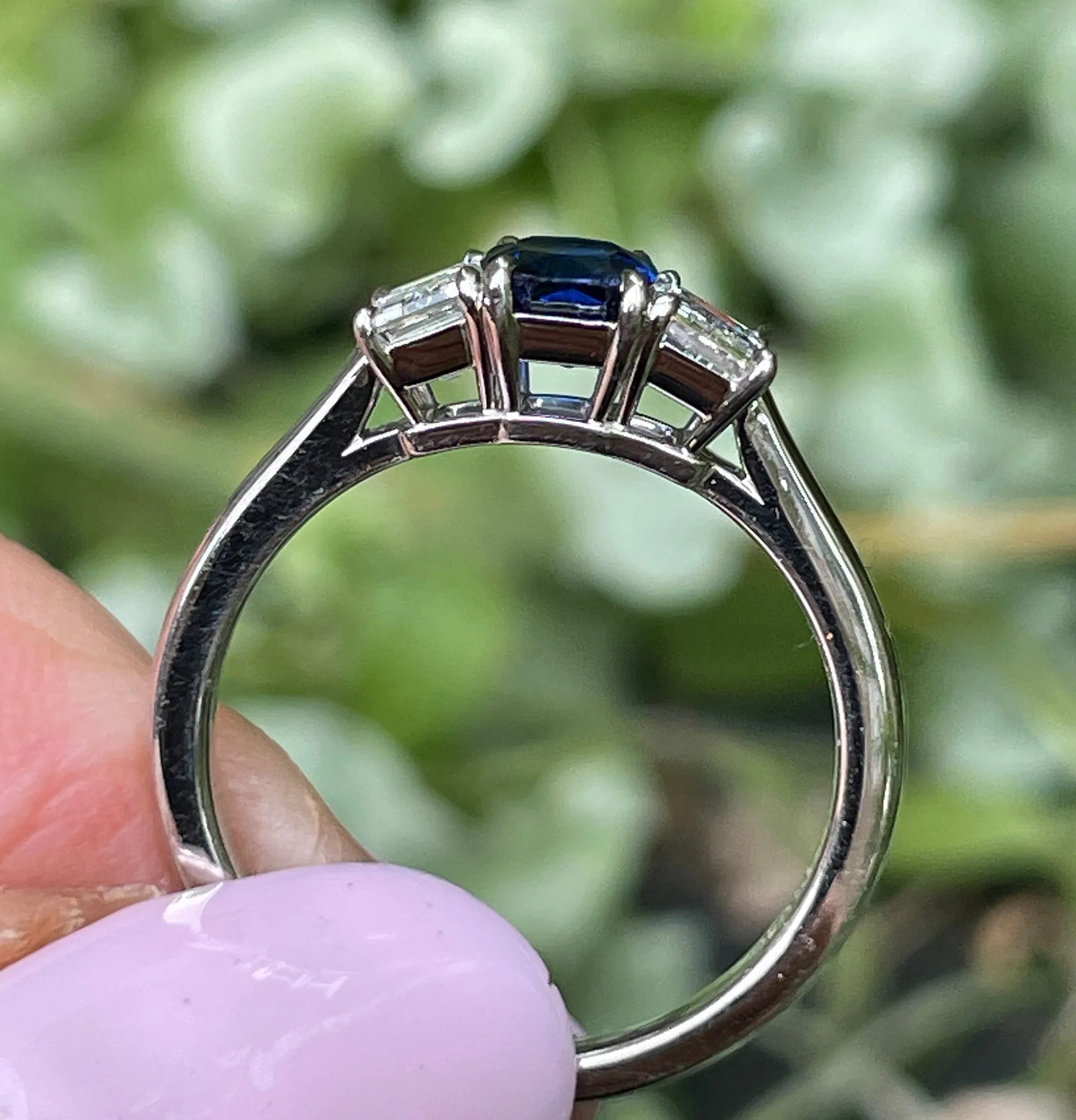 GIA Vintage TIFFANY & Co 1.75ctw No-Heat Blue Sapphire and Diamond 3 Stone Platinum Ring