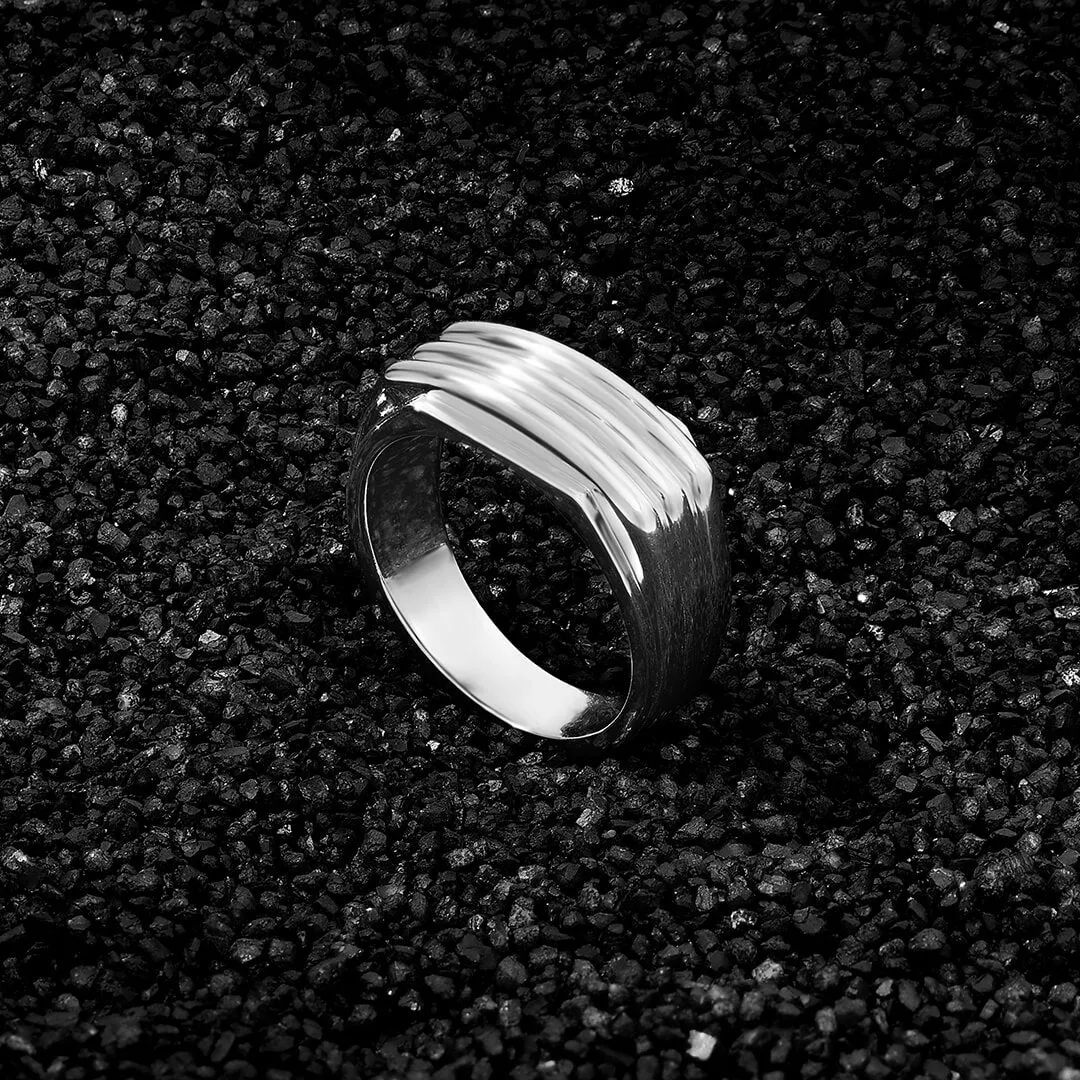 Lined Signet Ring in Silver