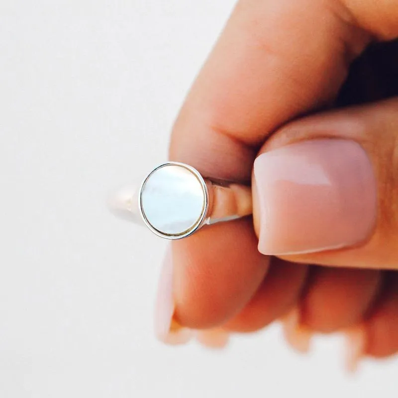 MOTHER OF PEARL SIGNET RING