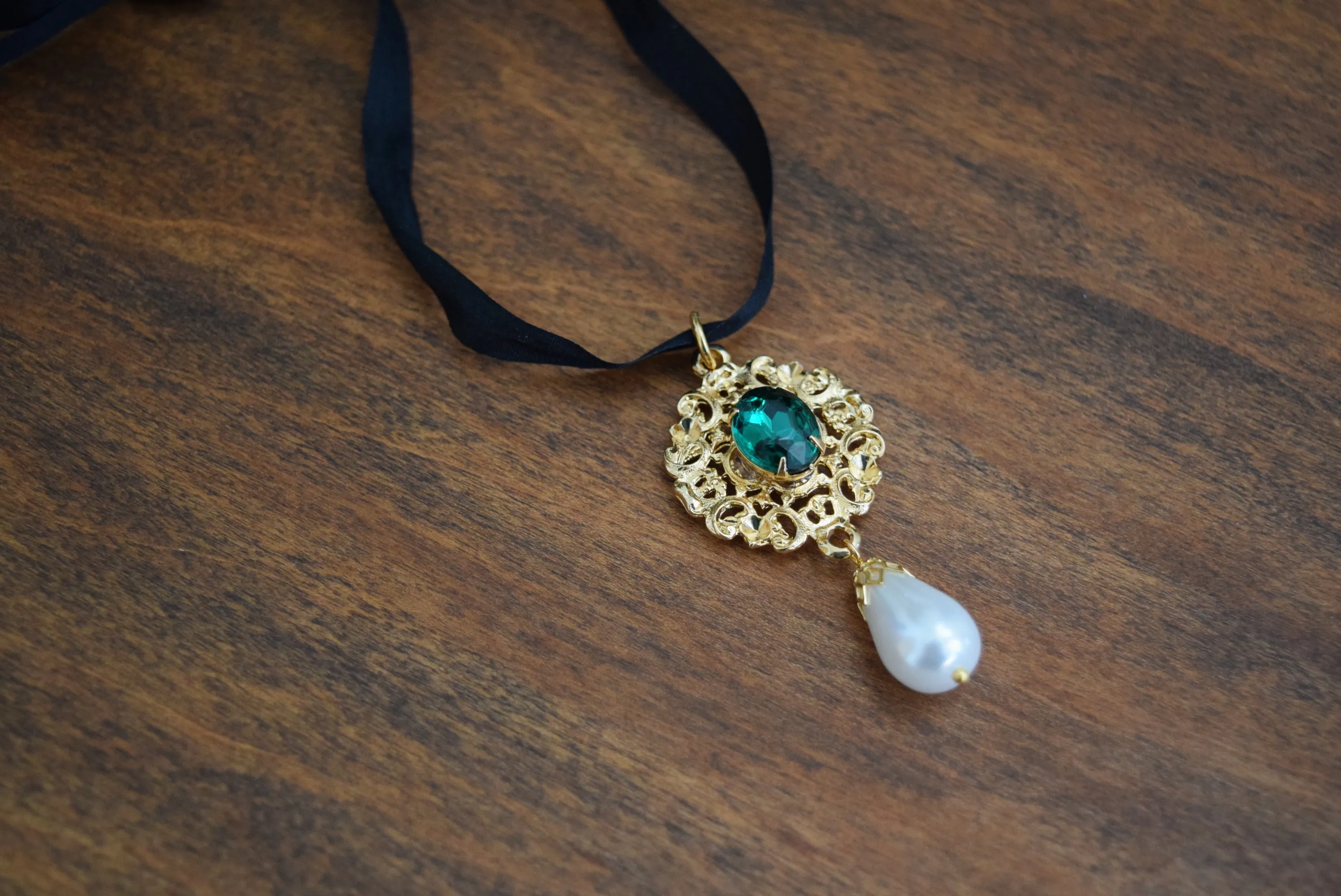 Renaissance Pendant or Necklace - Stone and Pearl