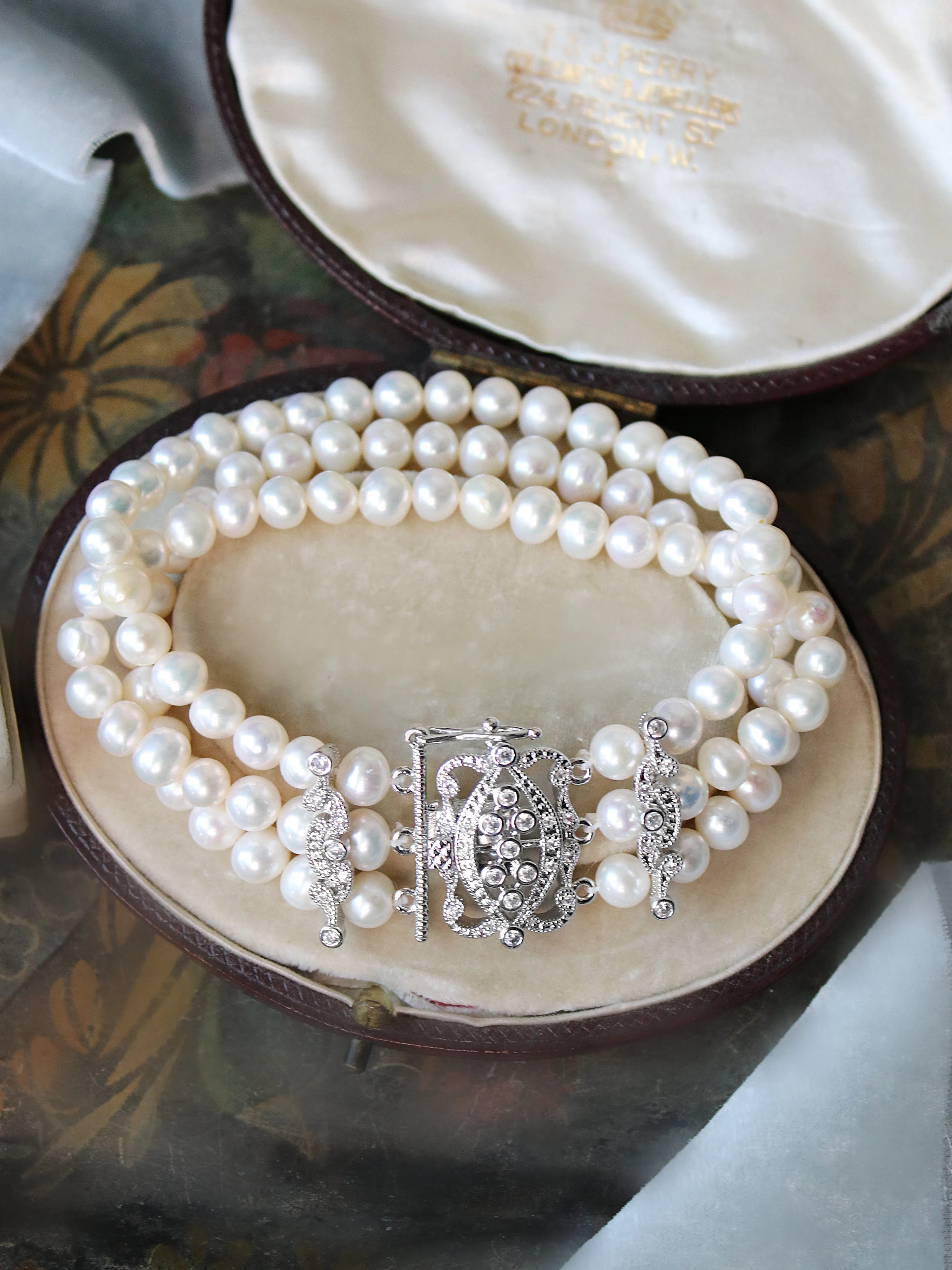 TAYLOR Freshwater Pearl Statement Bracelet