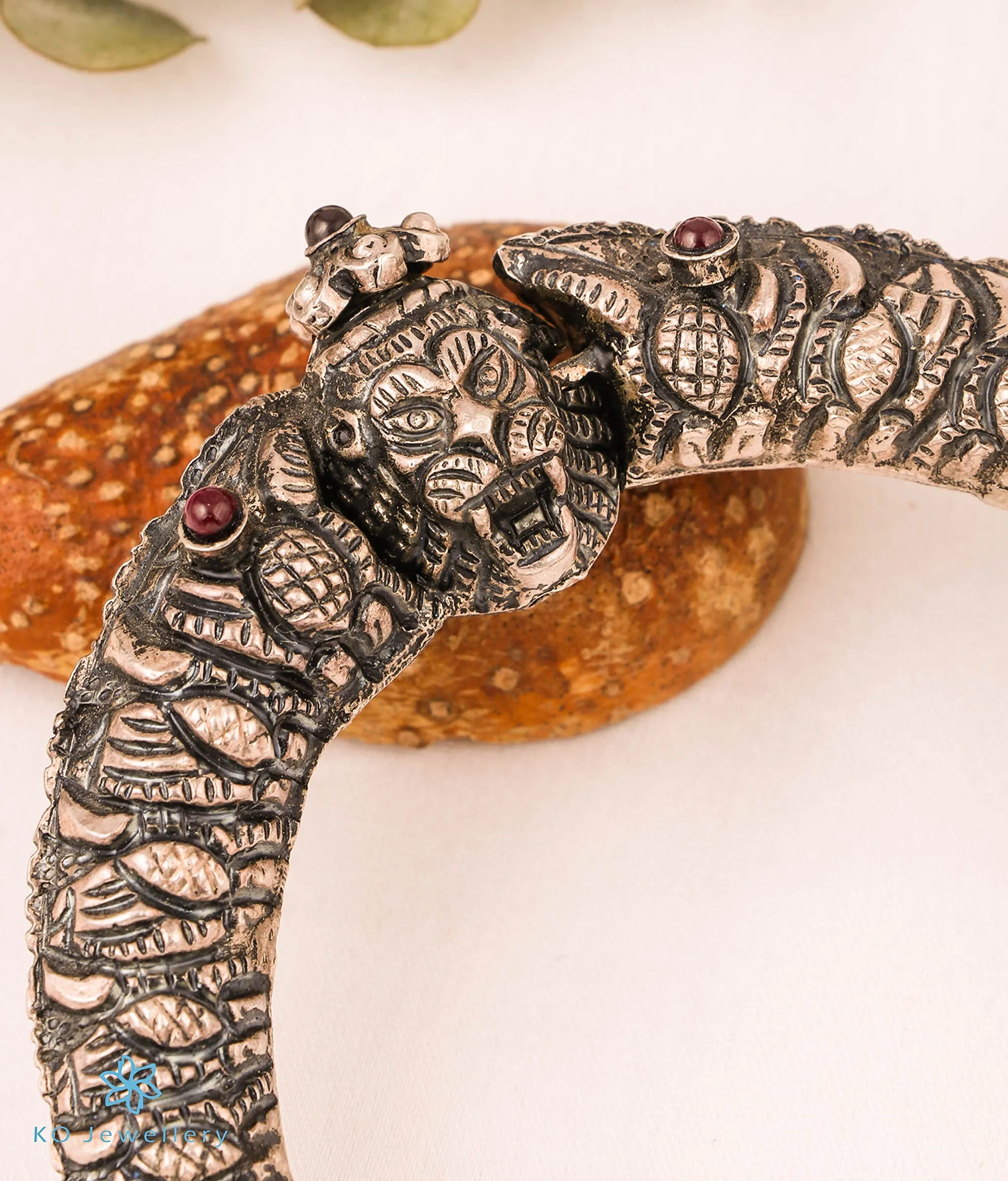 The Simhada Antique Silver Lion Kada (Oxidised/Size 2 & 2.4)