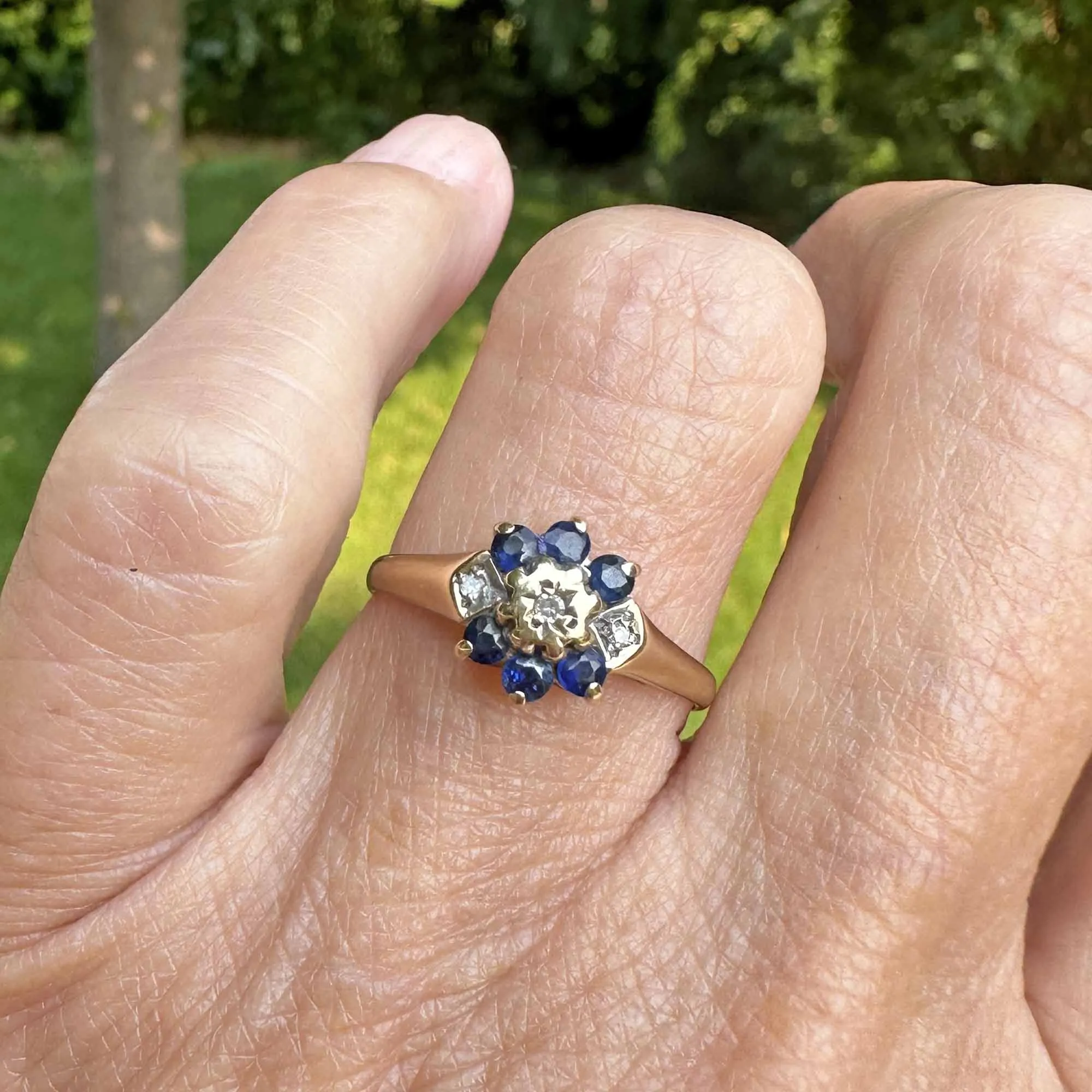 Vintage Floral Sapphire and Diamond Ring in Gold