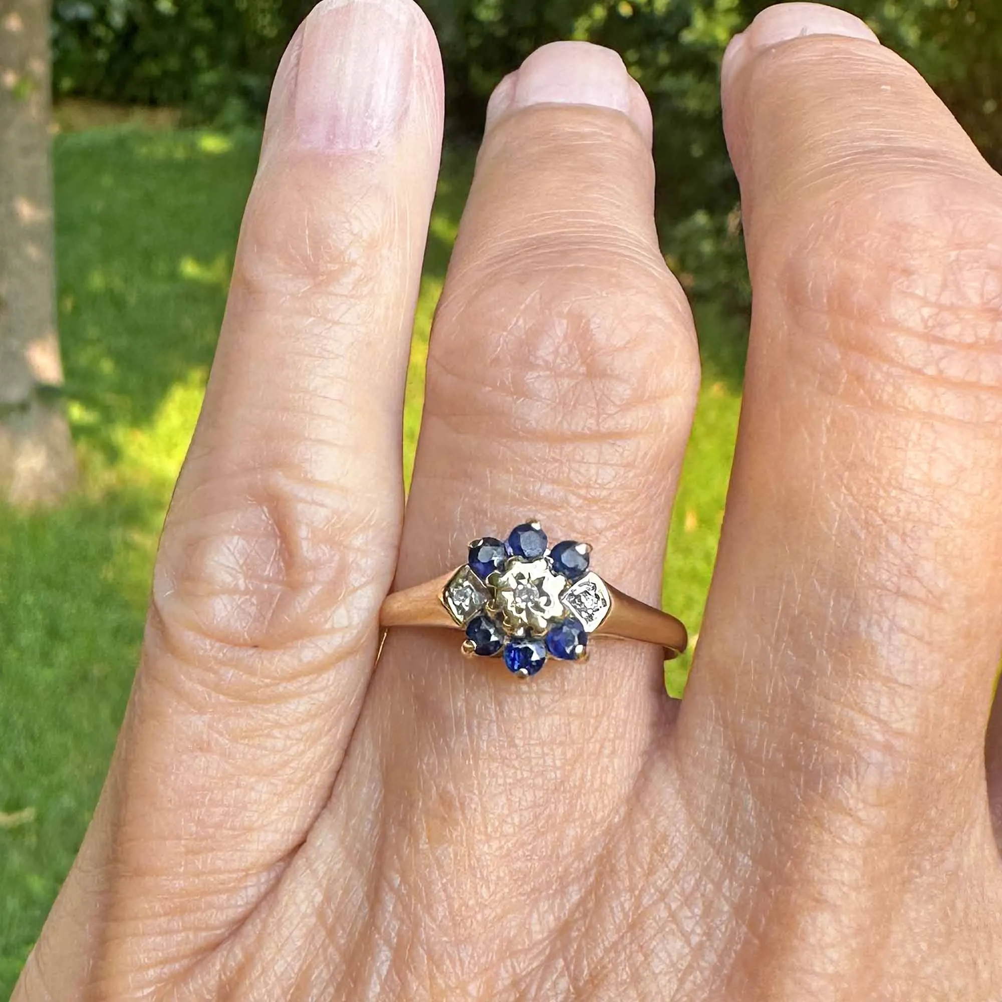 Vintage Floral Sapphire and Diamond Ring in Gold