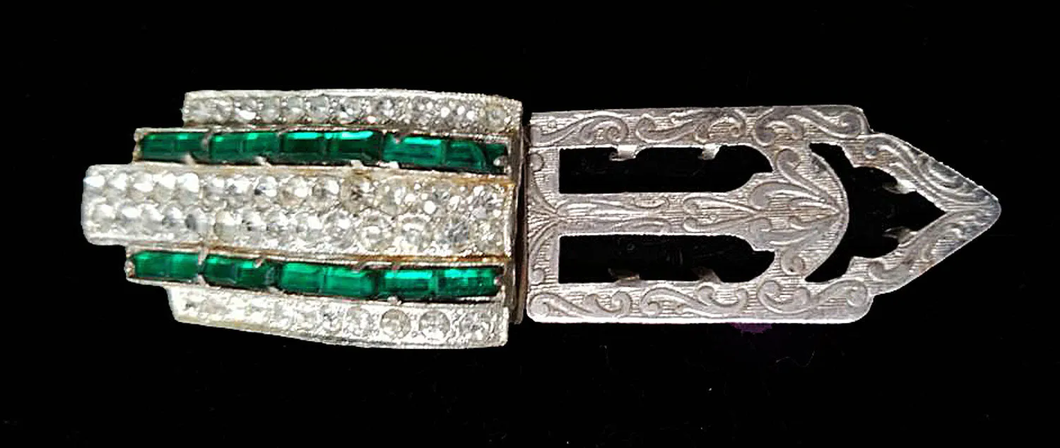 *VINTAGE SPARKLING PRONG ART DECO RHINESTONE & FAUX EMERALD FUR CLIP W EARRINGS